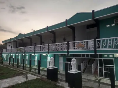 Penginapan Lamban Queens Kamar Double Bed Standar Room Hotel dekat Muara Indah Suak