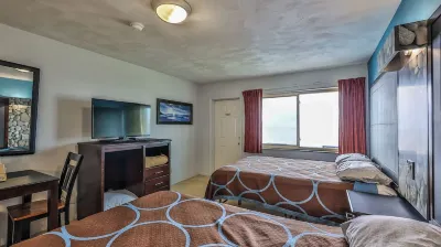 Driftwood Resort