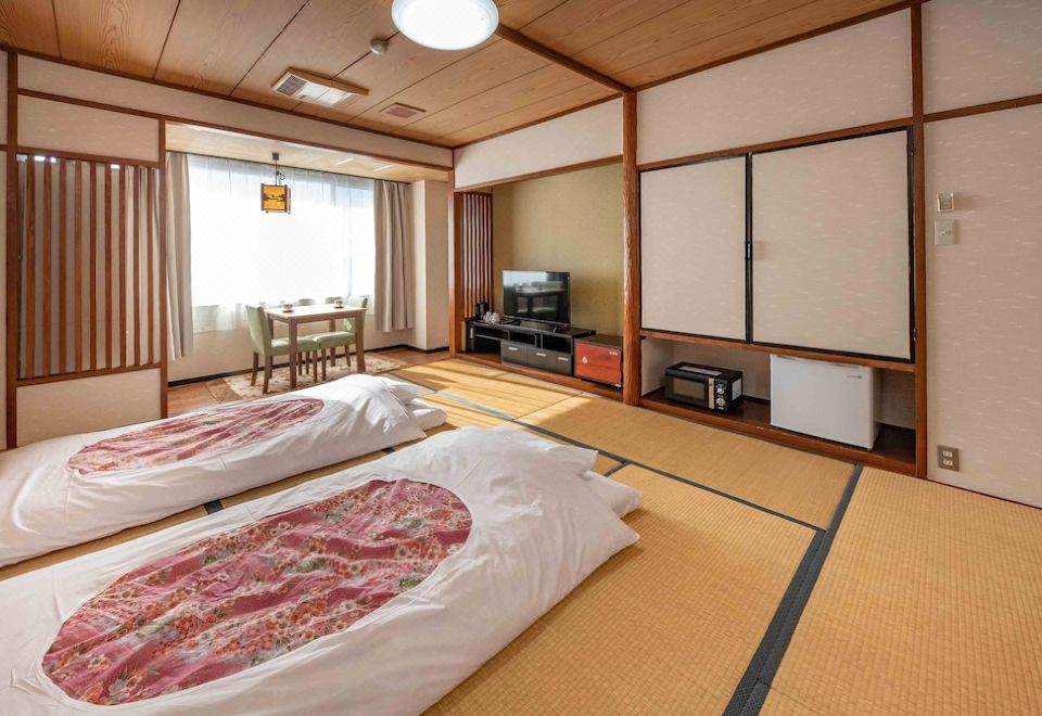 2. Hotel Sh..