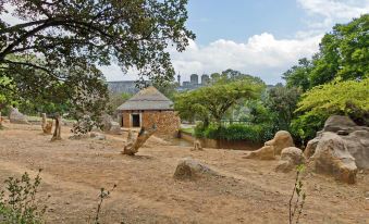 Spacious Garden Cottage