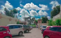 Votel Hotel De'Pratnya Kediri - parking