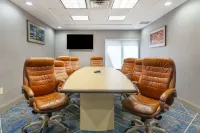 Comfort Suites at WestGate Mall - Parkplatz