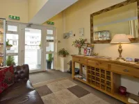 더 브라이어필드