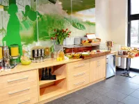 H+ Hotel 4Youth - Breakfast
