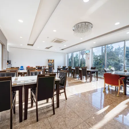 The Bay Jeju Resort Отели рядом с достопримечательностью «Храм Хелимса»