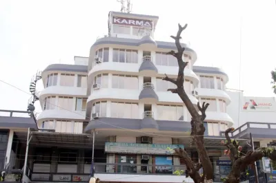 The Karma Plaza Hotel di 