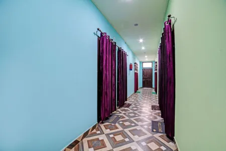 Goroomgo Prem Home Stay Ranikhet Отели рядом с достопримечательностью «Golu Devta temple»