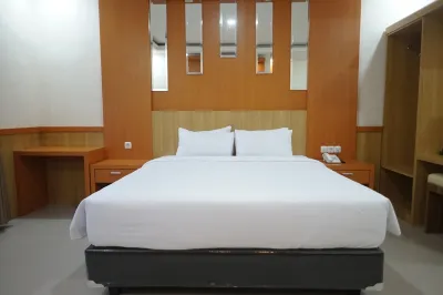 Manggala Trans Hotel Hotel dekat Maxi Store Perintis