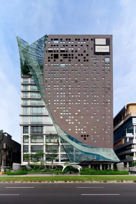 VIVERE Hotel, ARTOTEL Curated Gading Serpong