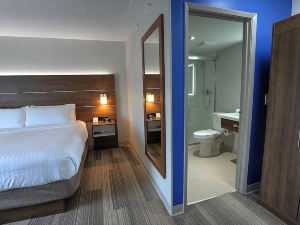 Holiday Inn Express & Suites Toronto Airport West