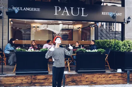 Luxury Inn Отели рядом с достопримечательностью «Памятник  Церетели и Чавчавадзе»