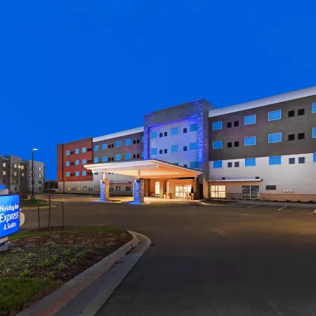 Holiday Inn Express & Suites LENEXA - OVERLAND PARK AREA by IHG