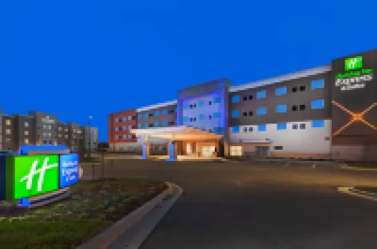 Holiday Inn Express & Suites LENEXA - OVERLAND PARK AREA by IHG