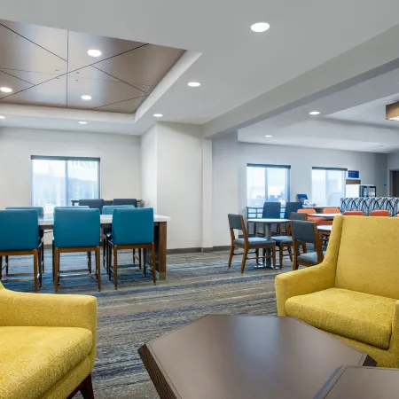 Holiday Inn Express & Suites CLINTON by IHG