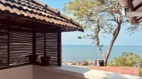Old Lighthouse Bristow Hotel , Fort Kochi - Ocean View