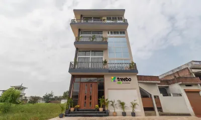 Treebo Heaven Grand Ayodhya Hôtels à : Fatehpur Saraiya Uparh