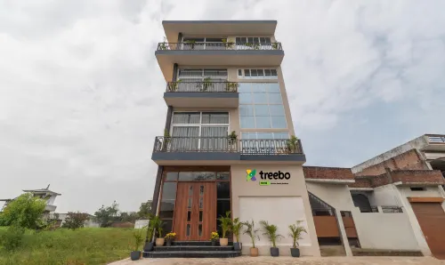 Treebo Heaven Grand Ayodhya Hotels in Kotsarai