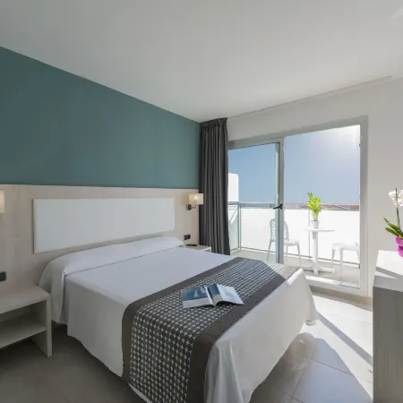 4R Miramar Calafell Отели рядом с достопримечательностью «Пляж Кунит»