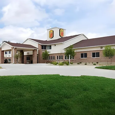 Super 8 by Wyndham Cedar Falls IA - University