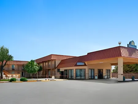 Days Inn by Wyndham Burleson Ft. Worth