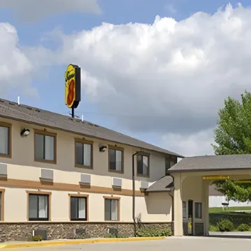 Super 8 by Wyndham Newton
