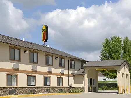 Super 8 by Wyndham Newton