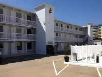 Oceans 2700 Hotels near Trader Joe's