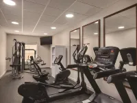 麗笙鄉村套房酒店-RJ體育場-坦帕機場東 鄰近雷蒙德·詹姆斯体育场的酒店