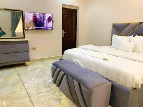 Ennys Court Luxury Apartment のホテル