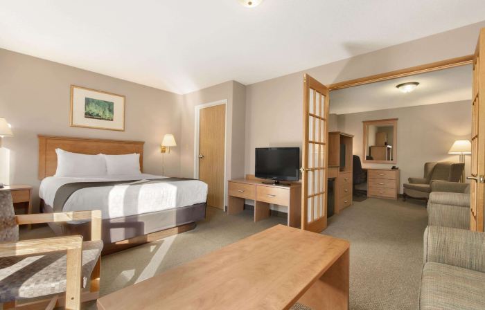 Days Inn & Suites by Wyndham Thunder Bay