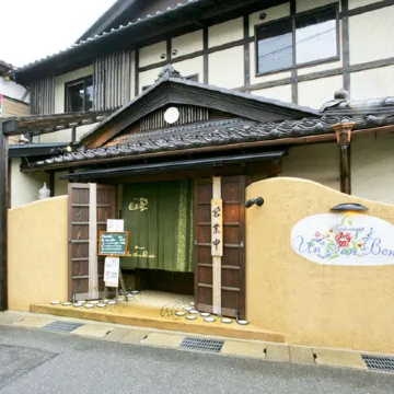 Amanohashidate Yohana No Yado, Hanashobu Un Son Benir Отели рядом с достопримечательностью «Компания Shiraito Shuzo Co., Ltd.»