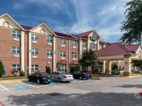Quality Suites Addison-Dallas Hotels in Addison