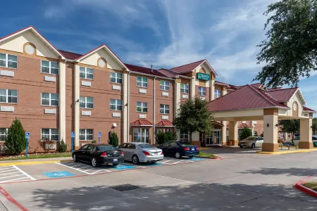 Quality Suites Addison-Dallas