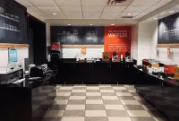 Hampton Inn & Suites by Hilton Lethbridge - breakfast