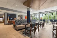 Holiday Inn Express & Suites RHINELANDER by IHG - Parkplatz