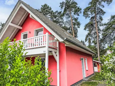 Müritz Ferienpark Röbel Hôtels à proximité de : Kirchgemeinde Röbel