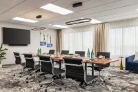 Crowne Plaza AUBURN HILLS by IHG - parking