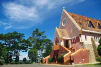 Crazy House Hotels in Dalat