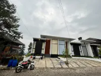Villa Istana Bunga Amethyst V-89 5 Bedroom With Private Pool and Karaoke Set Hotels in Cisarua