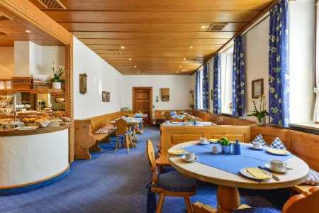 Hotel Fischerwirt Отели в г. Исманинг