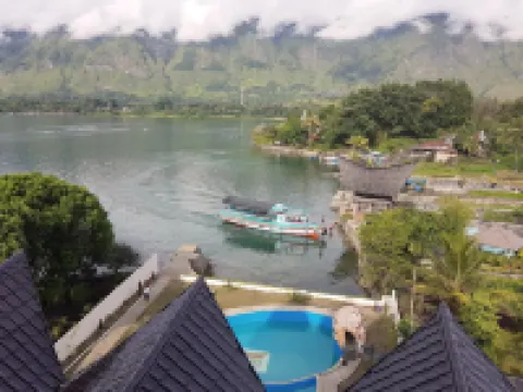 Zoé’s Paradise Waterfront Hotel Hoteles en Simanindo