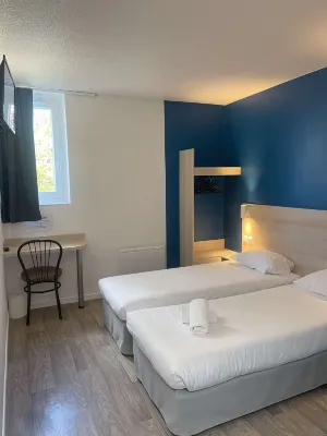 Kyriad Direct Dreux Hôtels à proximité de : Circuit de l'Ouest Parisien