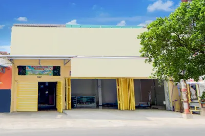 Hotel O Alun-Alun Purwokerto Near Gor Satria Purwokerto Formerly Guest House Blessing Hotel in zona Batu Raden