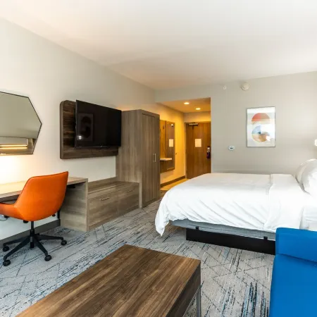 Holiday Inn Express & Suites CHARLOTTESVILLE by IHG