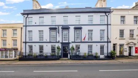 Sleeping Bear Hotel Dorchester Отели рядом с достопримечательностью «St Michael’s Church»