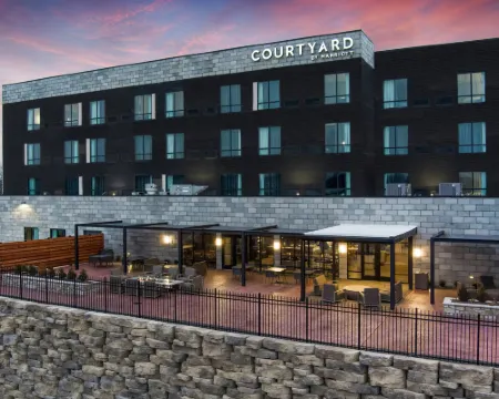 Courtyard Jefferson City Hotels in Cole County