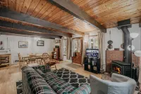 Mt. Baker Rim Cabin #63 - A Traditional Ski Chalet! Pet Friendly! Free Wi-fi!!