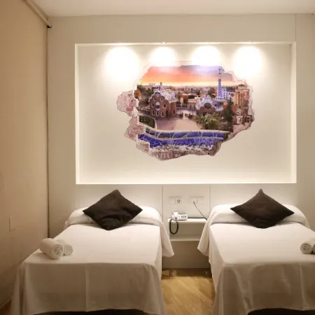 Hotel Travessera Отели рядом с достопримечательностью «Железнодорожный вокзал Ла-Бонанова»