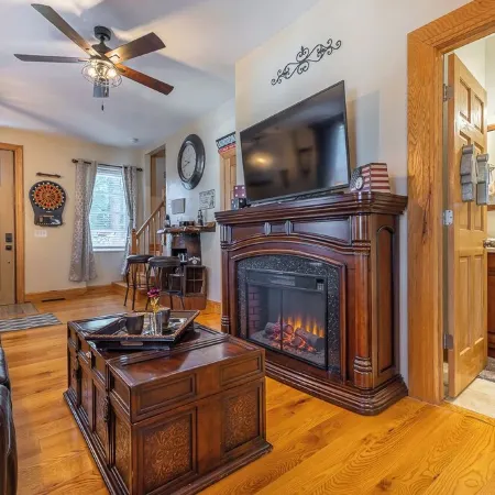 Amazing! 2 Bed Townhouse in the HEART of Dbq!