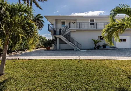 Family & Pet-Friendly Duck Key Home – Heated Pool, 90’ Dock, Ocean Access